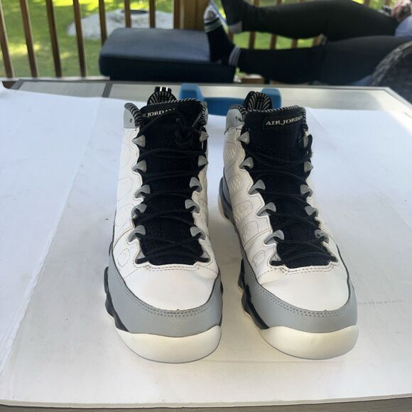 302359-116  Size4.5y Jordan Retro 9 Bg Barrons White Black Wolf Grey